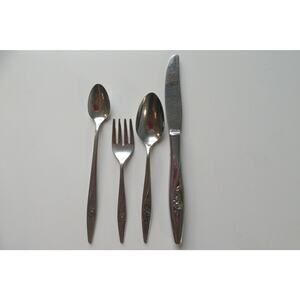 Oneidacraft Deluxe Stainless Lasting Rose Flatware Baby/Child Size 4 Piece Set